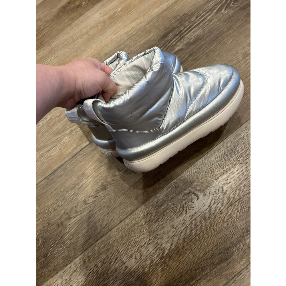 UGG CLASSIC MAXI MINI METALLIC SILVER SHEARLING WOMEN'S BOOTS SIze 5 - Picture 4 of 4